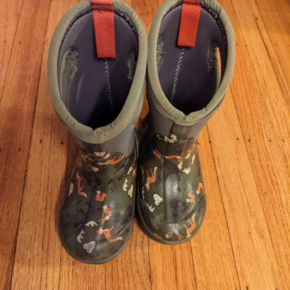 Bogs rain boots sz 9 little kids